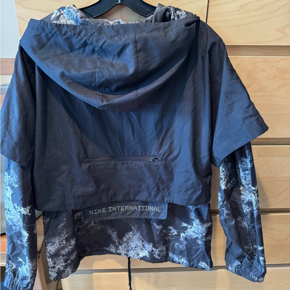 Nike International Windrunner jacket - image 5